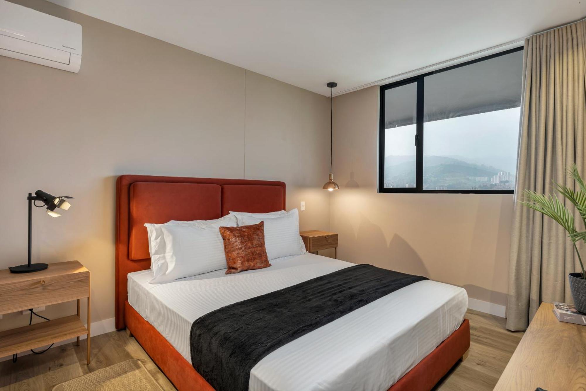 Apartamentos Go Living & Suites By Housy Host Medellin Exterior photo